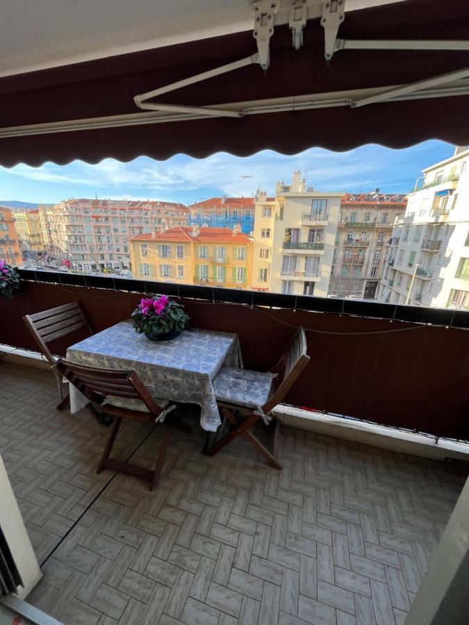 Privee Avec Terrasse Au Port De Nizza